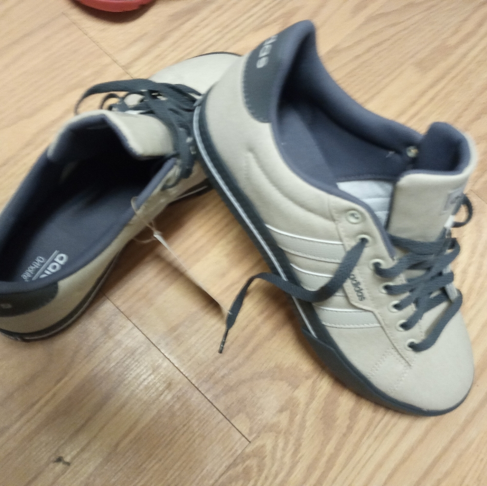 Adidas - Picture 4 of 5